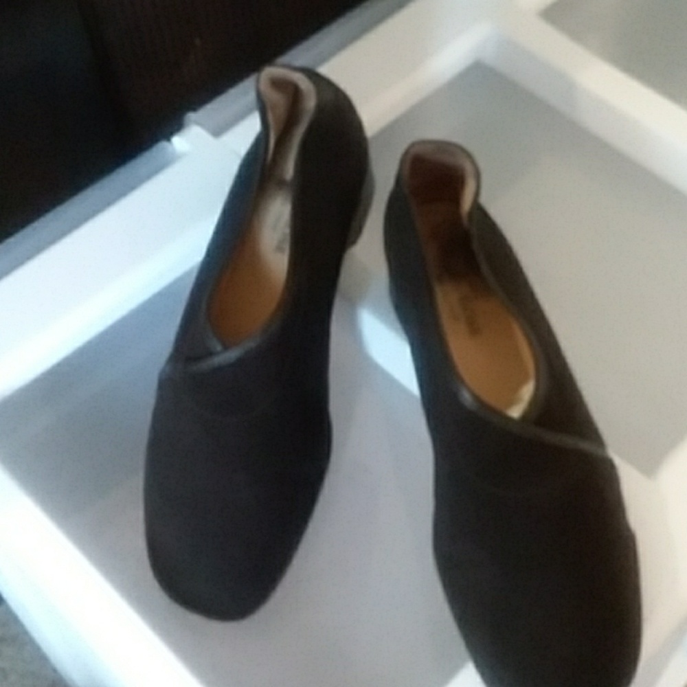 TARYN ROSE BROWN FLATS